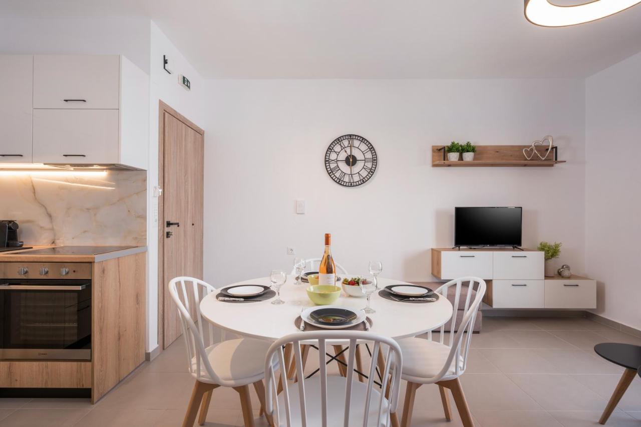 Indigo Blue Seaside Deluxe Apartments Kíssamos Екстериор снимка