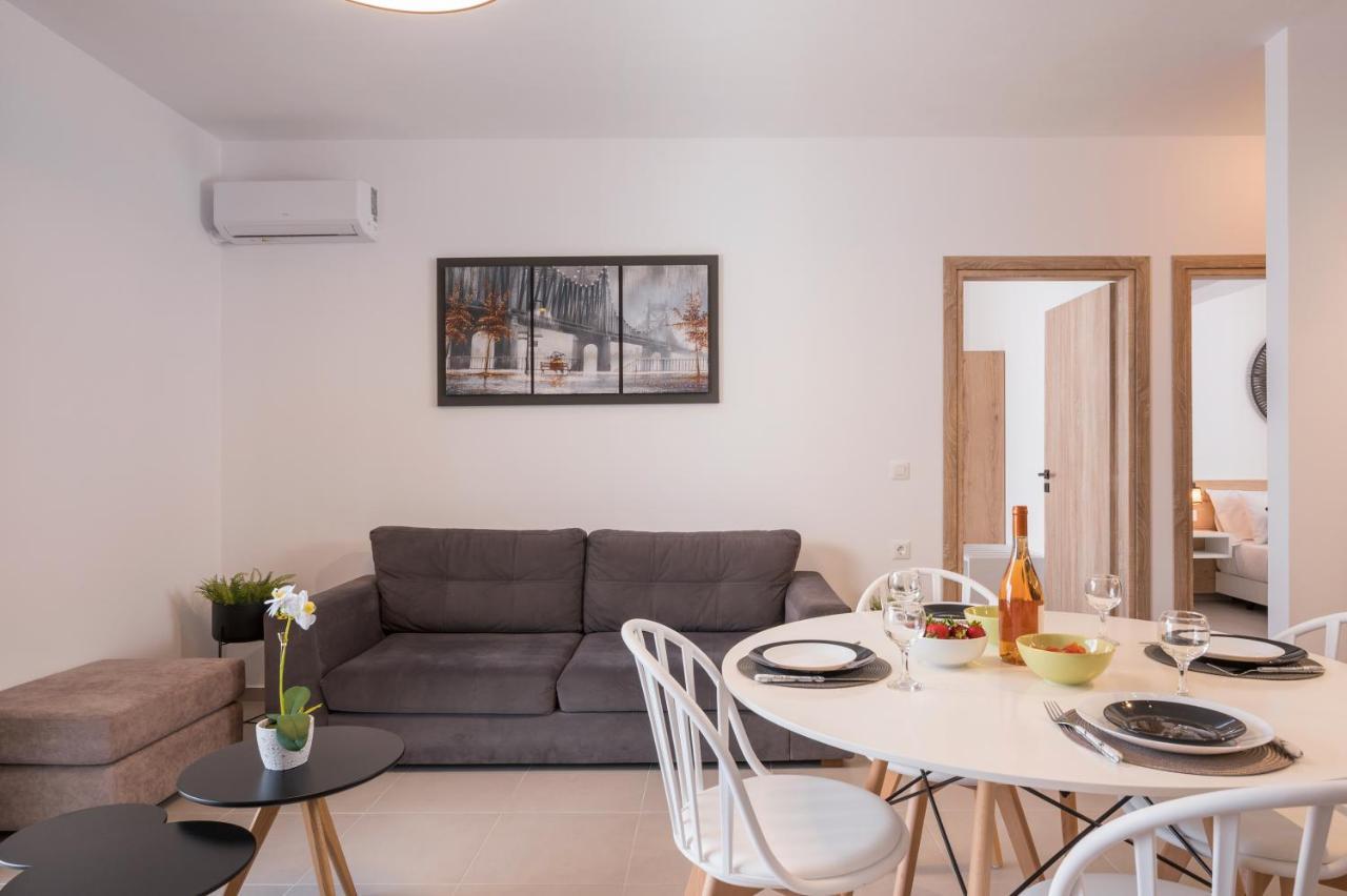 Indigo Blue Seaside Deluxe Apartments Kíssamos Екстериор снимка