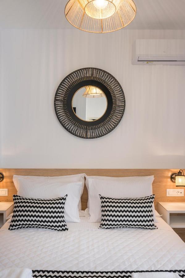 Indigo Blue Seaside Deluxe Apartments Kíssamos Екстериор снимка