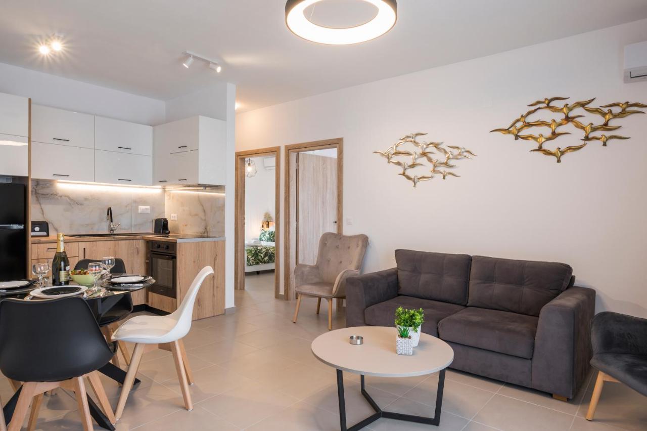 Indigo Blue Seaside Deluxe Apartments Kíssamos Екстериор снимка