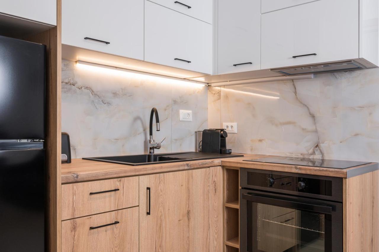 Indigo Blue Seaside Deluxe Apartments Kíssamos Екстериор снимка