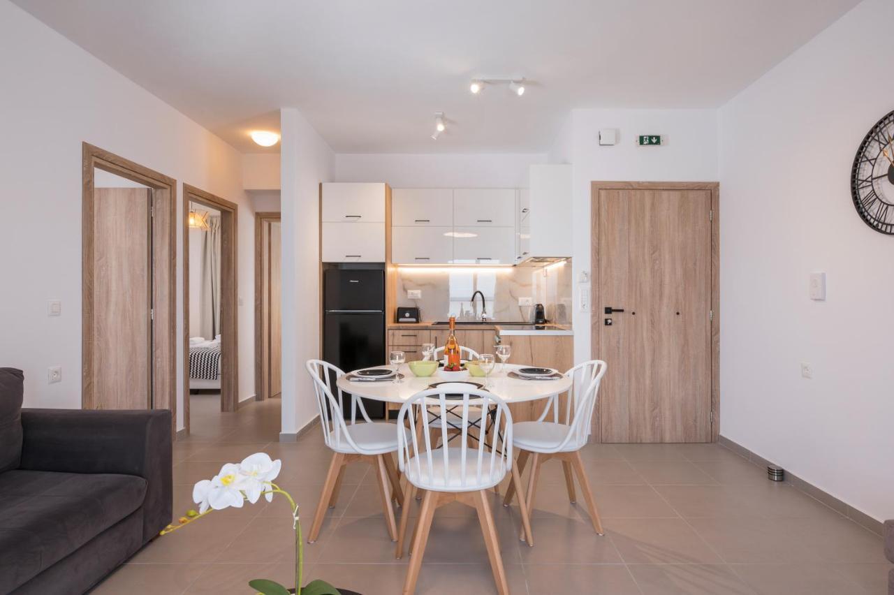 Indigo Blue Seaside Deluxe Apartments Kíssamos Екстериор снимка