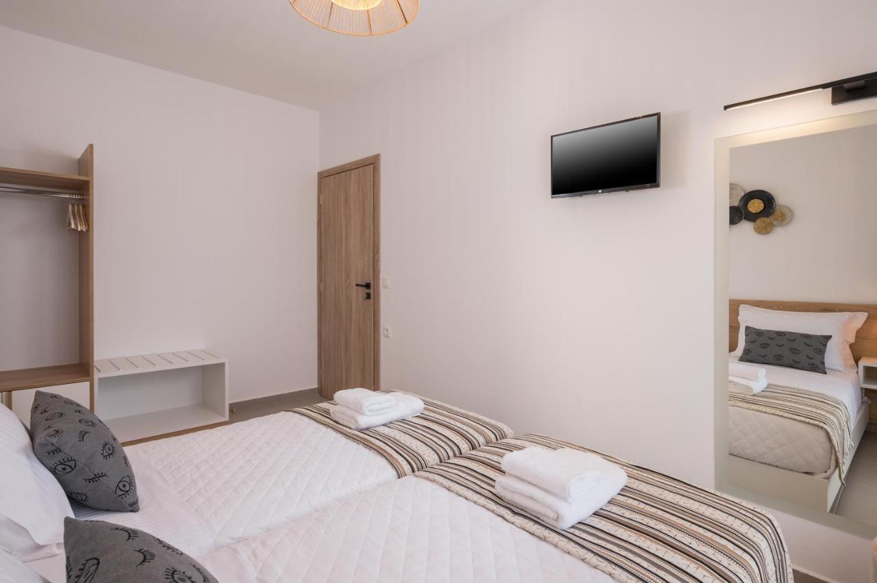 Indigo Blue Seaside Deluxe Apartments Kíssamos Екстериор снимка