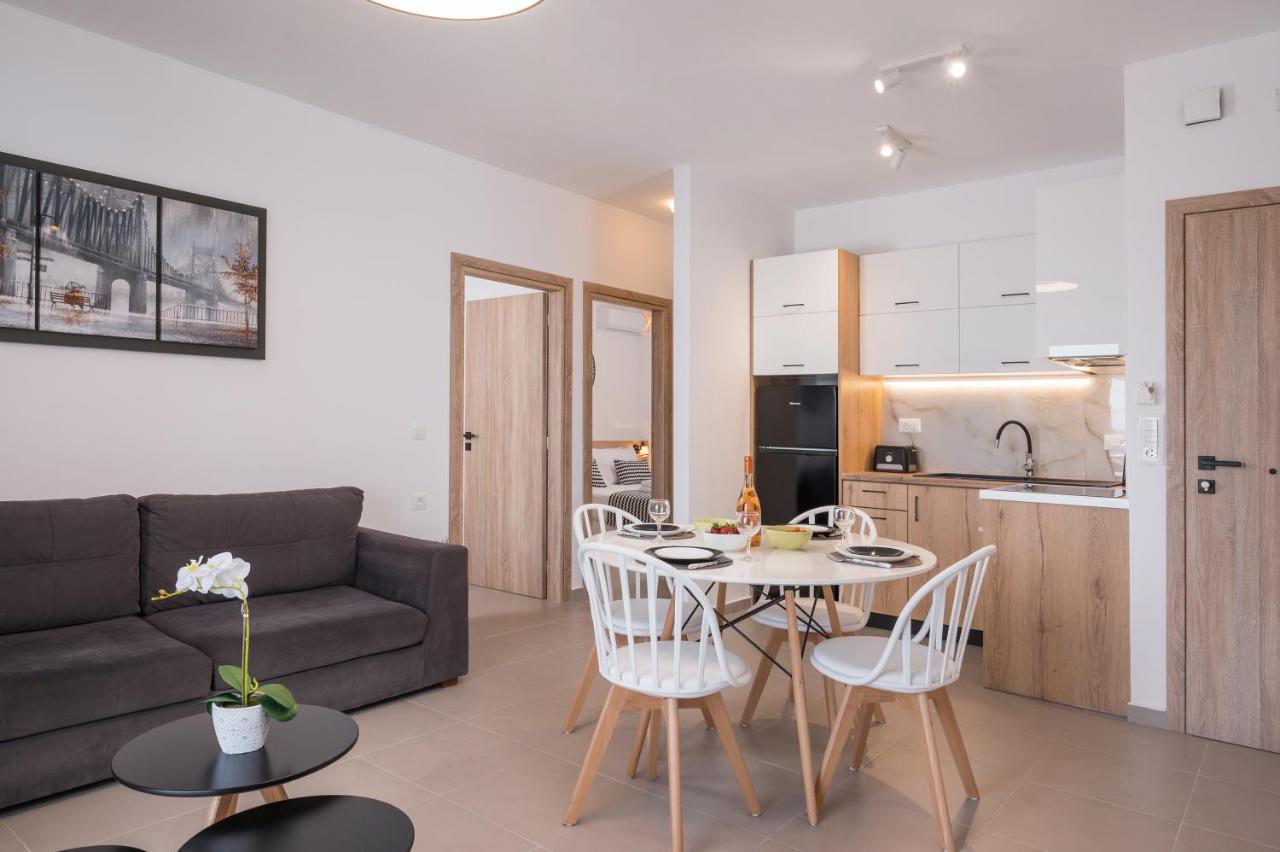 Indigo Blue Seaside Deluxe Apartments Kíssamos Екстериор снимка