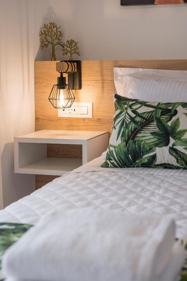 Indigo Blue Seaside Deluxe Apartments Kíssamos Екстериор снимка