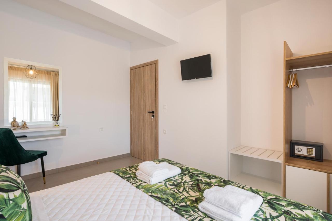 Indigo Blue Seaside Deluxe Apartments Kíssamos Екстериор снимка