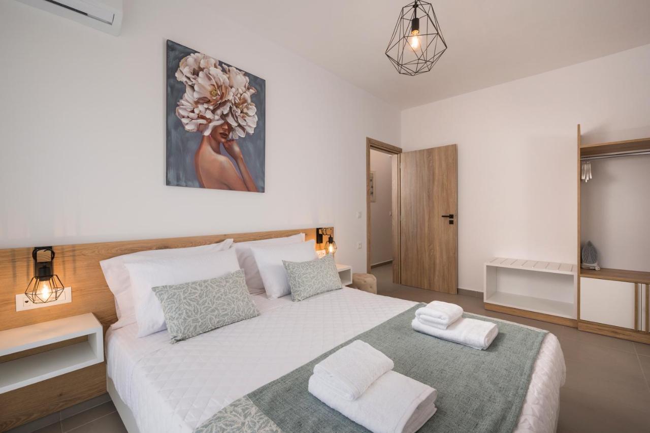 Indigo Blue Seaside Deluxe Apartments Kíssamos Екстериор снимка