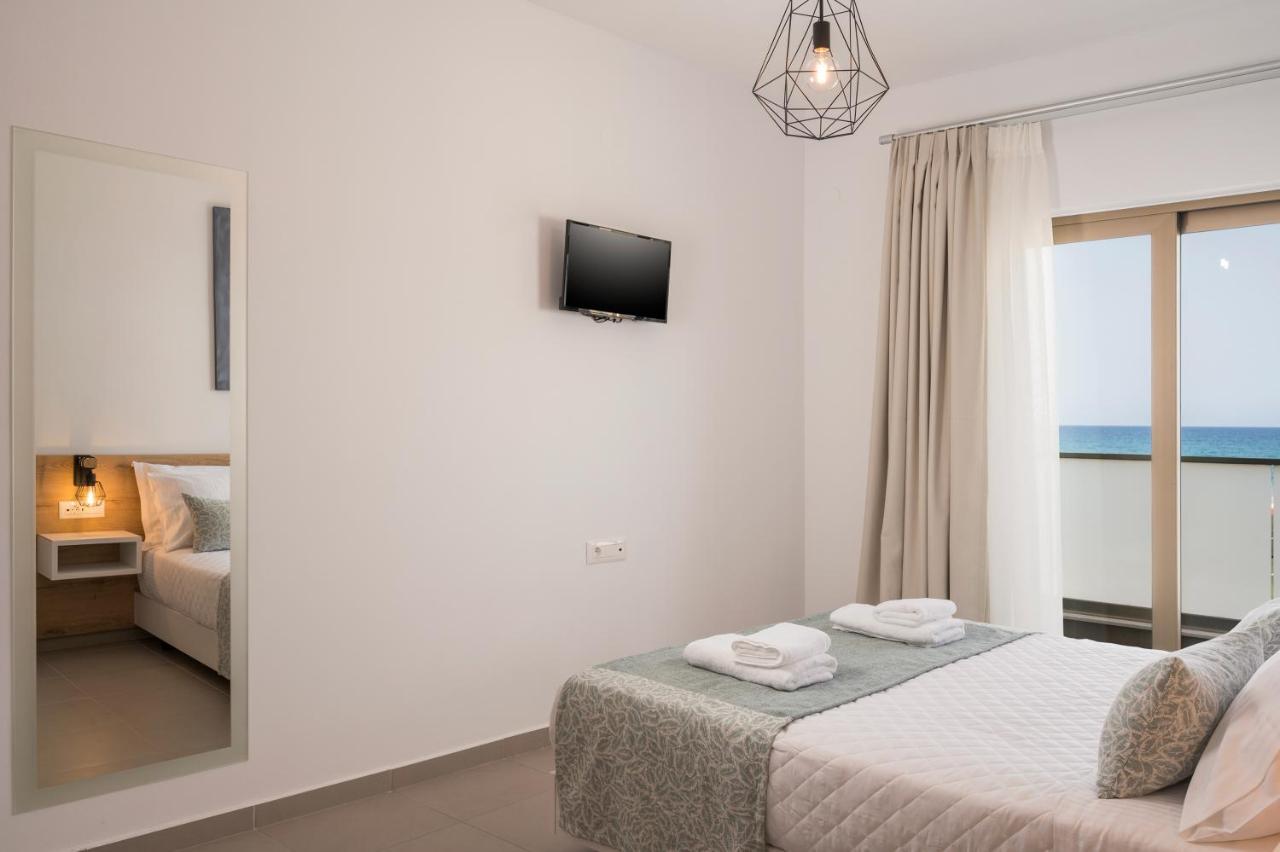 Indigo Blue Seaside Deluxe Apartments Kíssamos Екстериор снимка