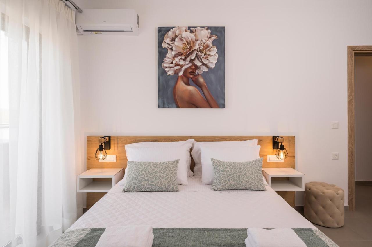 Indigo Blue Seaside Deluxe Apartments Kíssamos Екстериор снимка