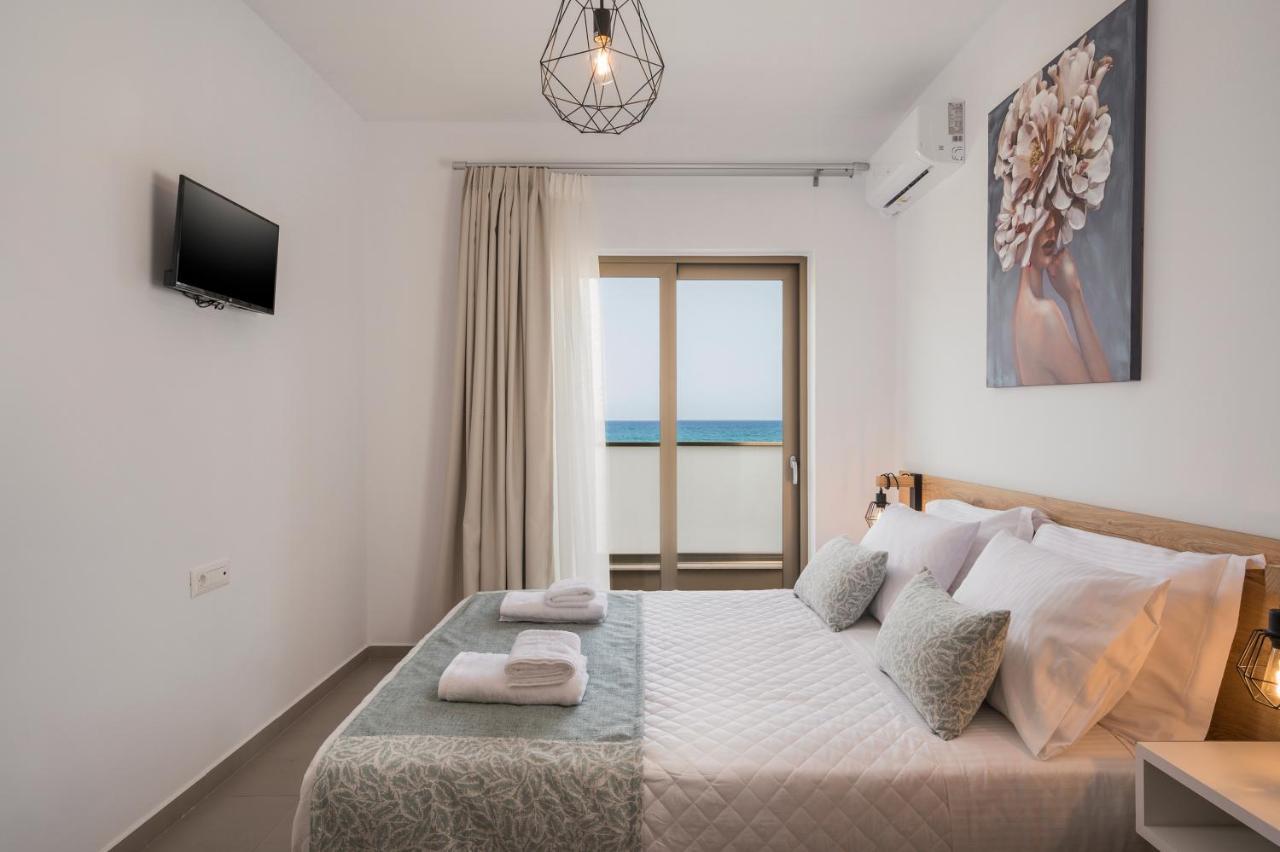 Indigo Blue Seaside Deluxe Apartments Kíssamos Екстериор снимка