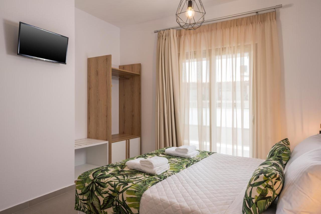 Indigo Blue Seaside Deluxe Apartments Kíssamos Екстериор снимка